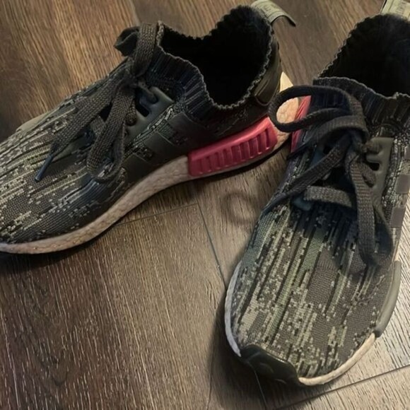 Adidas NMD_R1 primeknit tennishoes sz5 - Picture 3 of 6